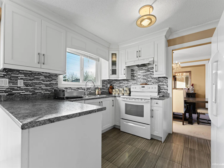 15796 95a Avenue, Surrey, BC, V4N 2L4 - 6