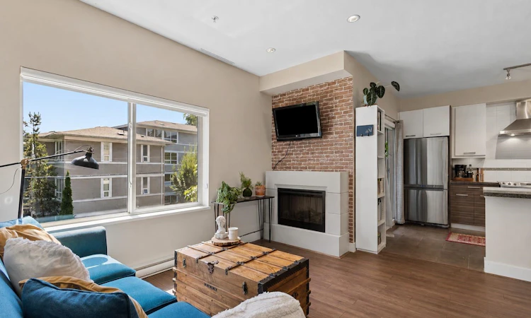 206-1273 Marine Drive