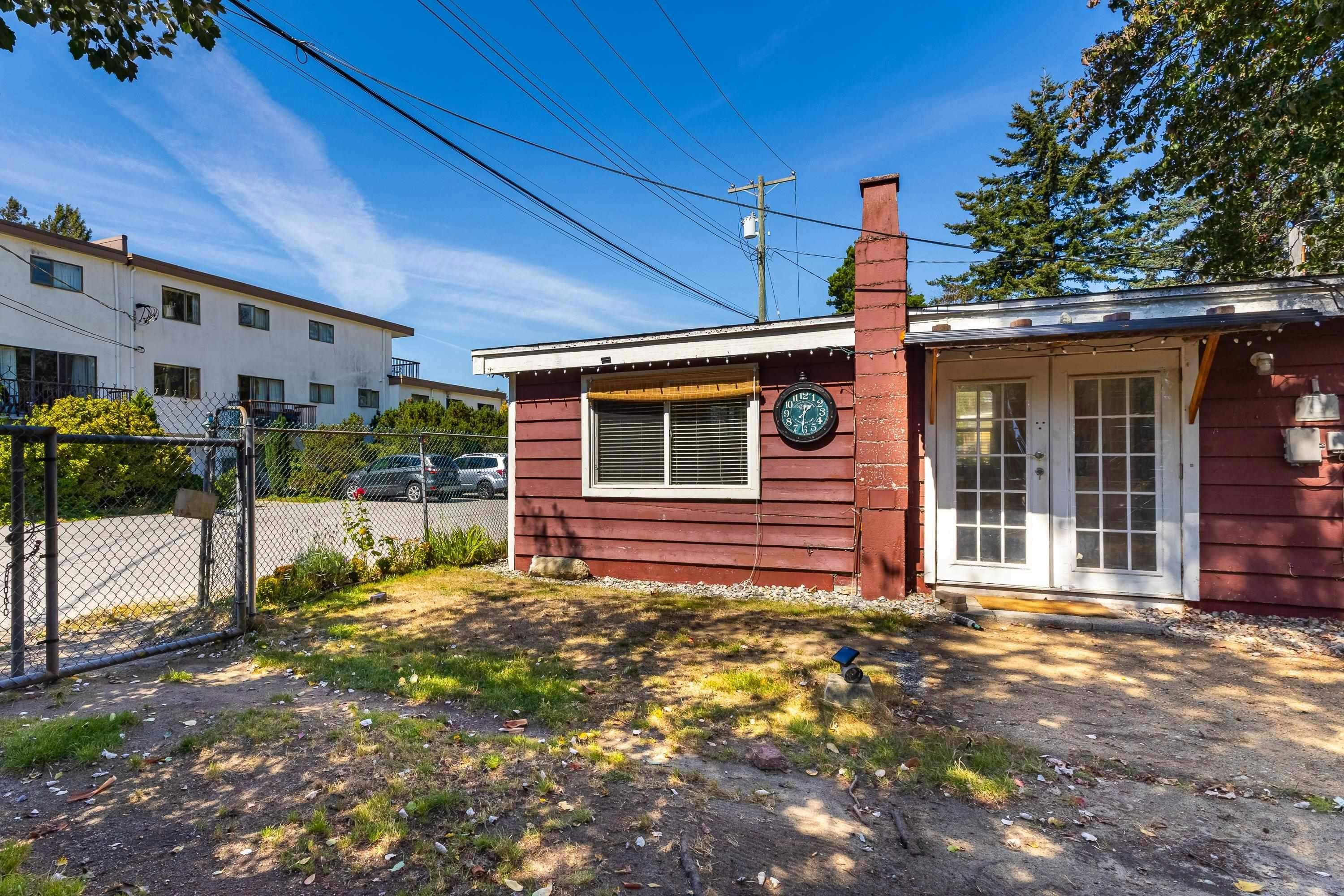 5675 Wharf Avenue, Sechelt, BC, V0N 3A0 - 30