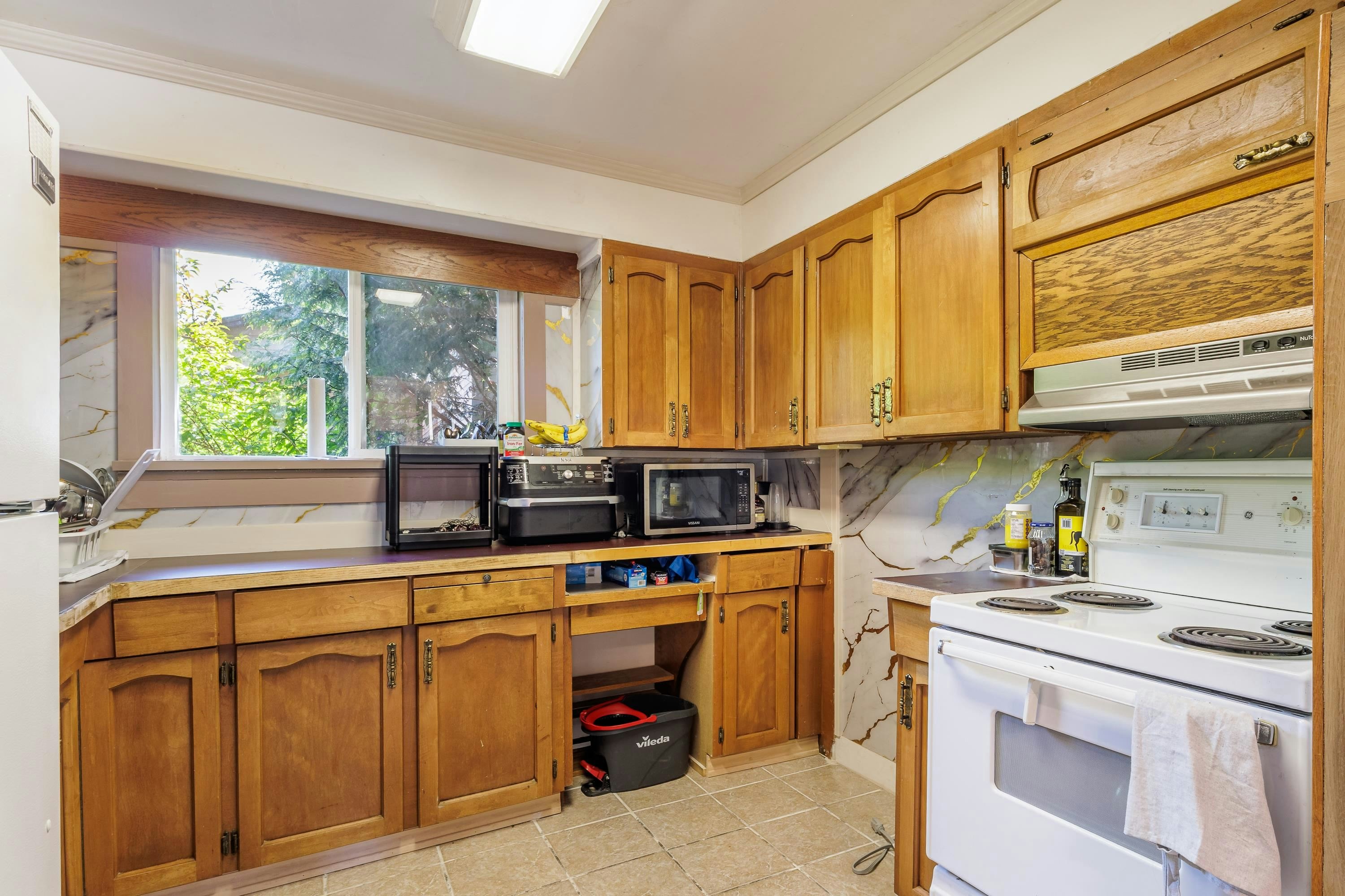 5675 Wharf Avenue, Sechelt, BC, V0N 3A0 - 9