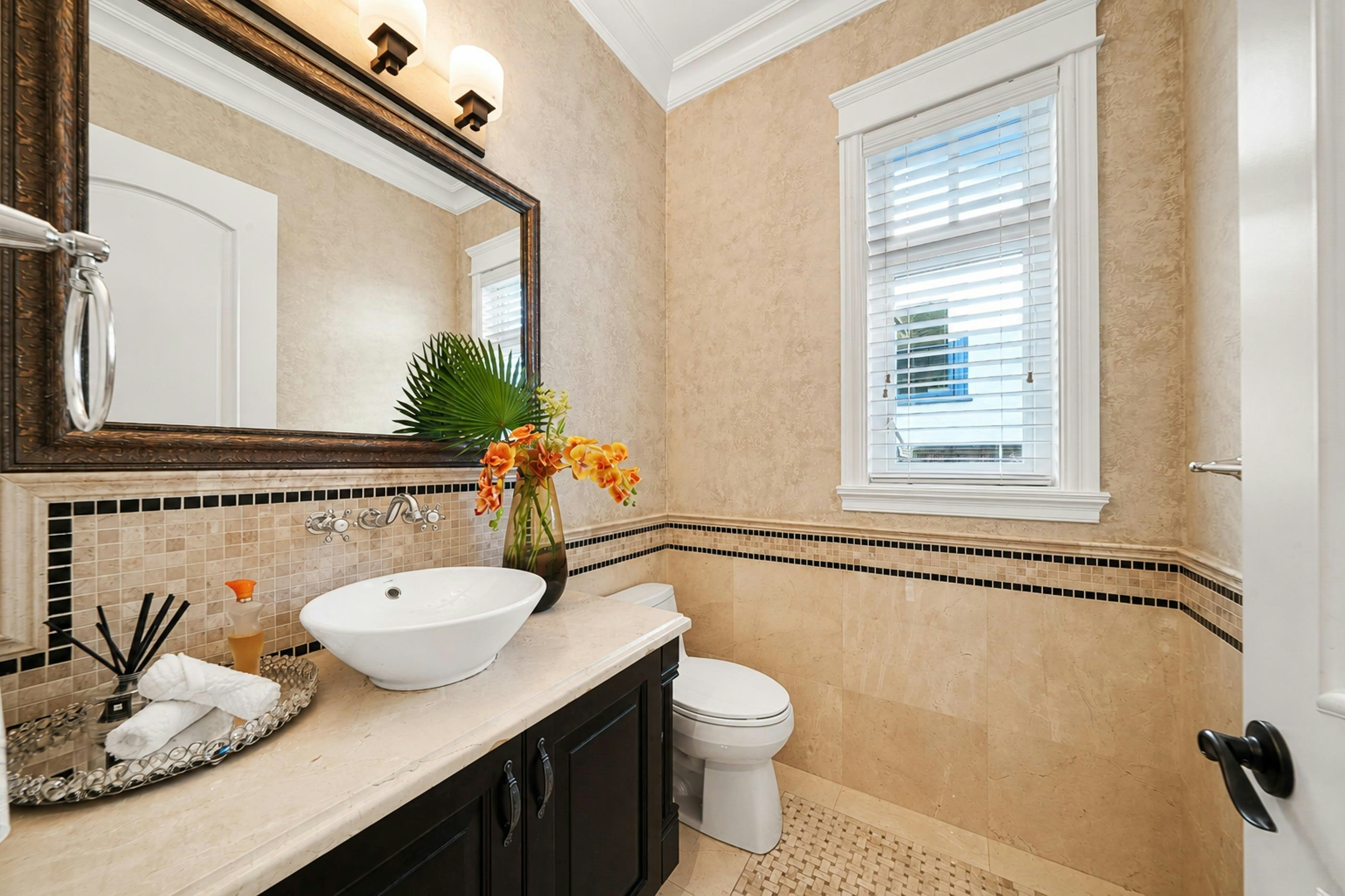 1657 W 58th Avenue, Vancouver, BC, V6P 1W8 - 14