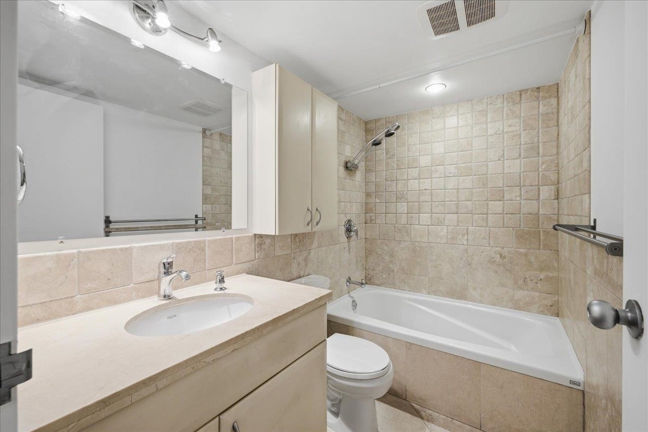 202-212 Forbes Avenue, North Vancouver, BC, V7M 3E5 - 8