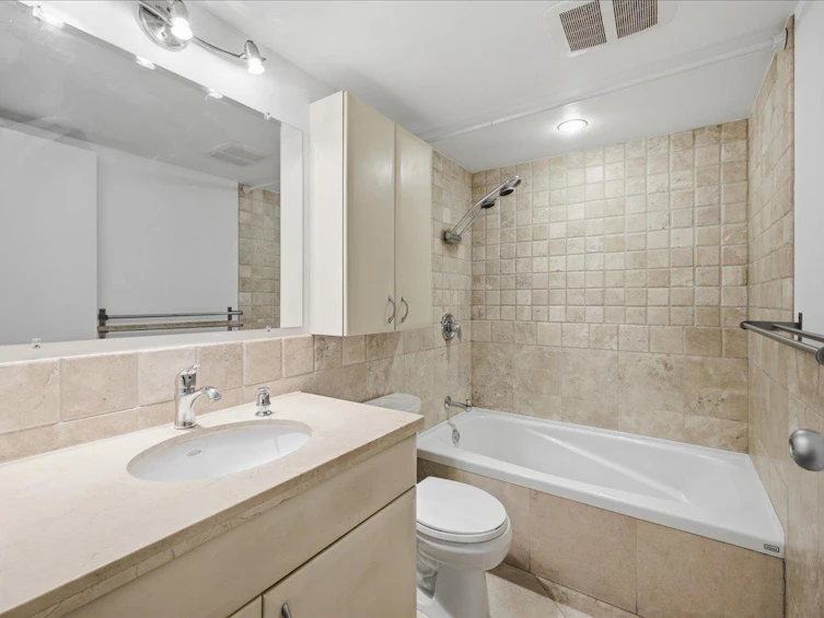 202-212 Forbes Avenue, North Vancouver, BC, V7M 3E5 - 8