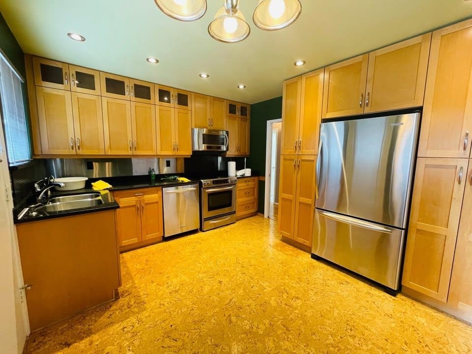 900 Cornell Avenue, Coquitlam, BC, V3J 2Z4 - 2