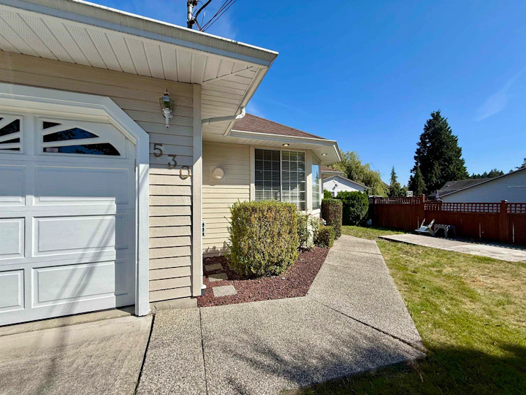 530 Shaw Road, Gibsons, BC, V0N 1V8 - 2