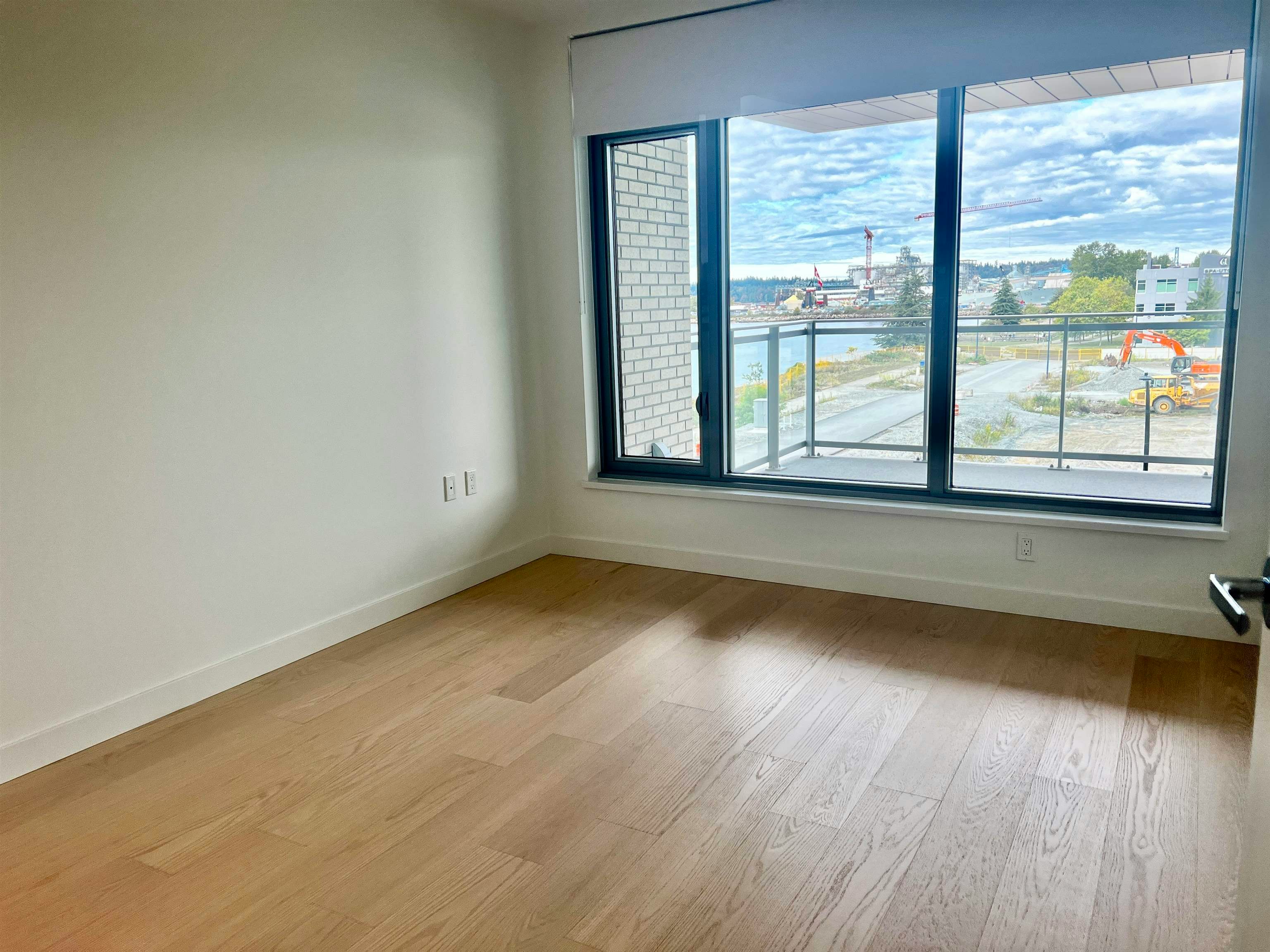 4F-785 Harbour Way, North Vancouver, BC, V7P 0G3 - 5