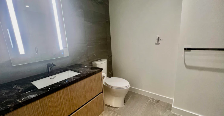 4F-785 Harbour Way, North Vancouver, BC, V7P 0G3 - 20