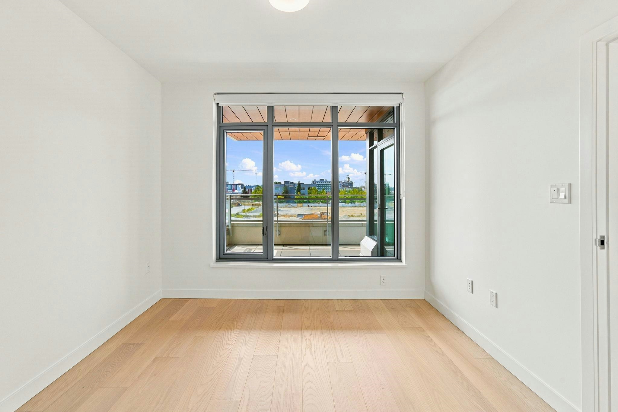 4F-785 Harbour Way, North Vancouver, BC, V7P 0G3 - 32