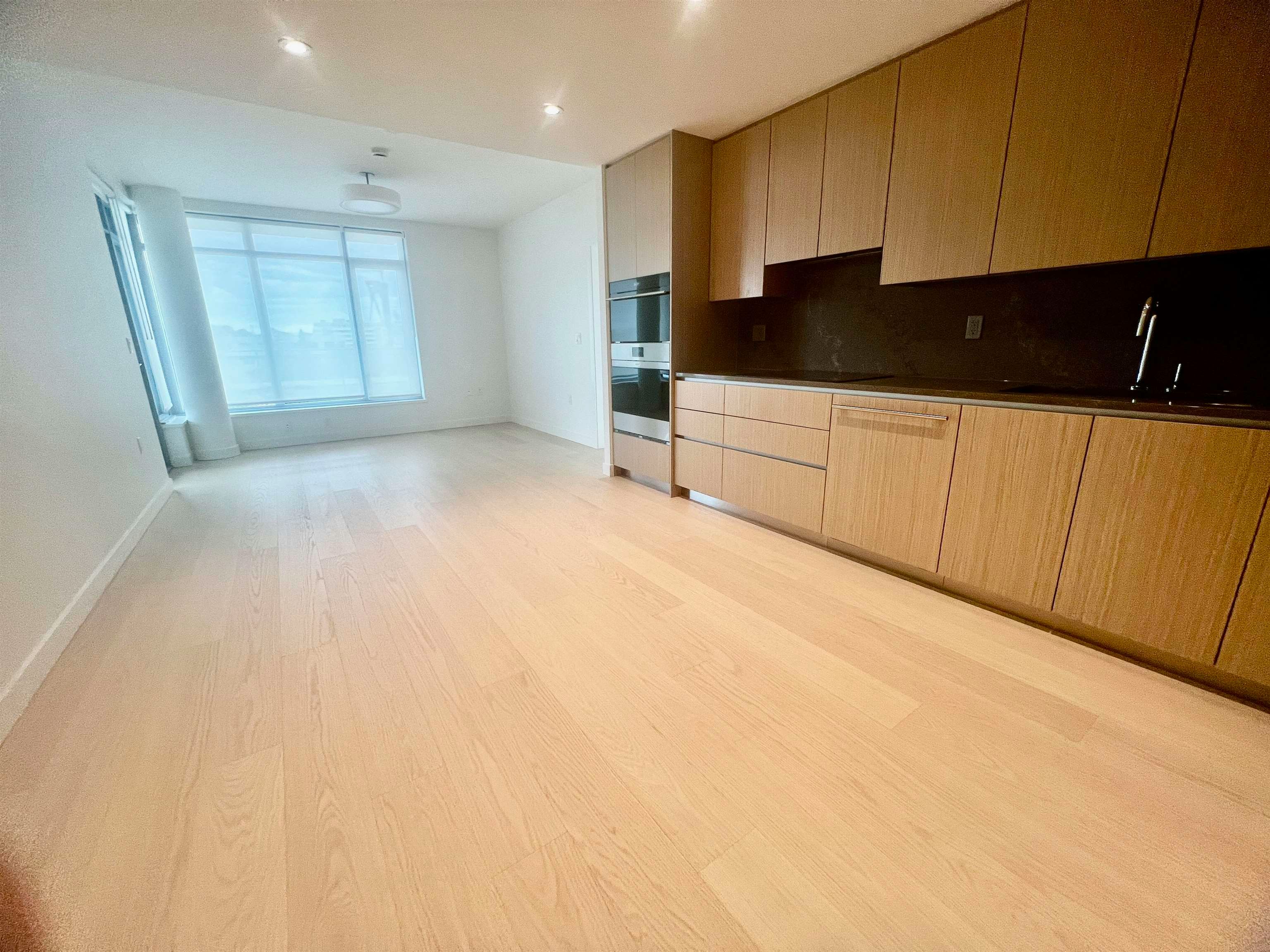 4F-785 Harbour Way, North Vancouver, BC, V7P 0G3 - 4