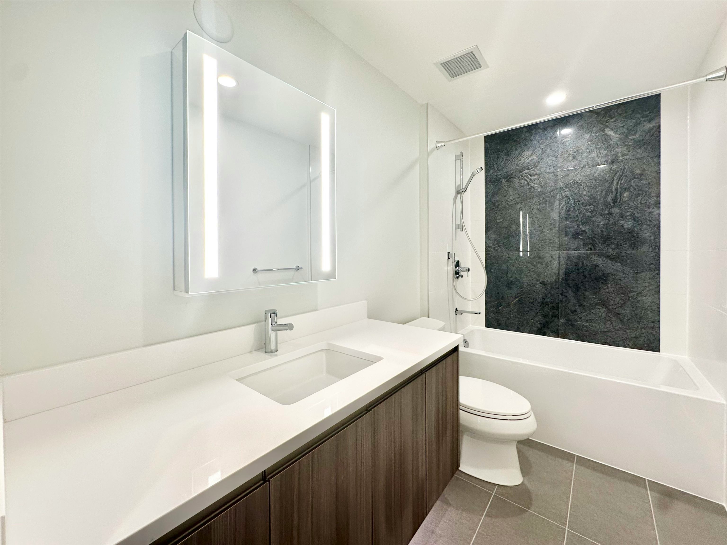 303-485 63rd Ave, Vancouver, BC, V5X 3J3 - 3