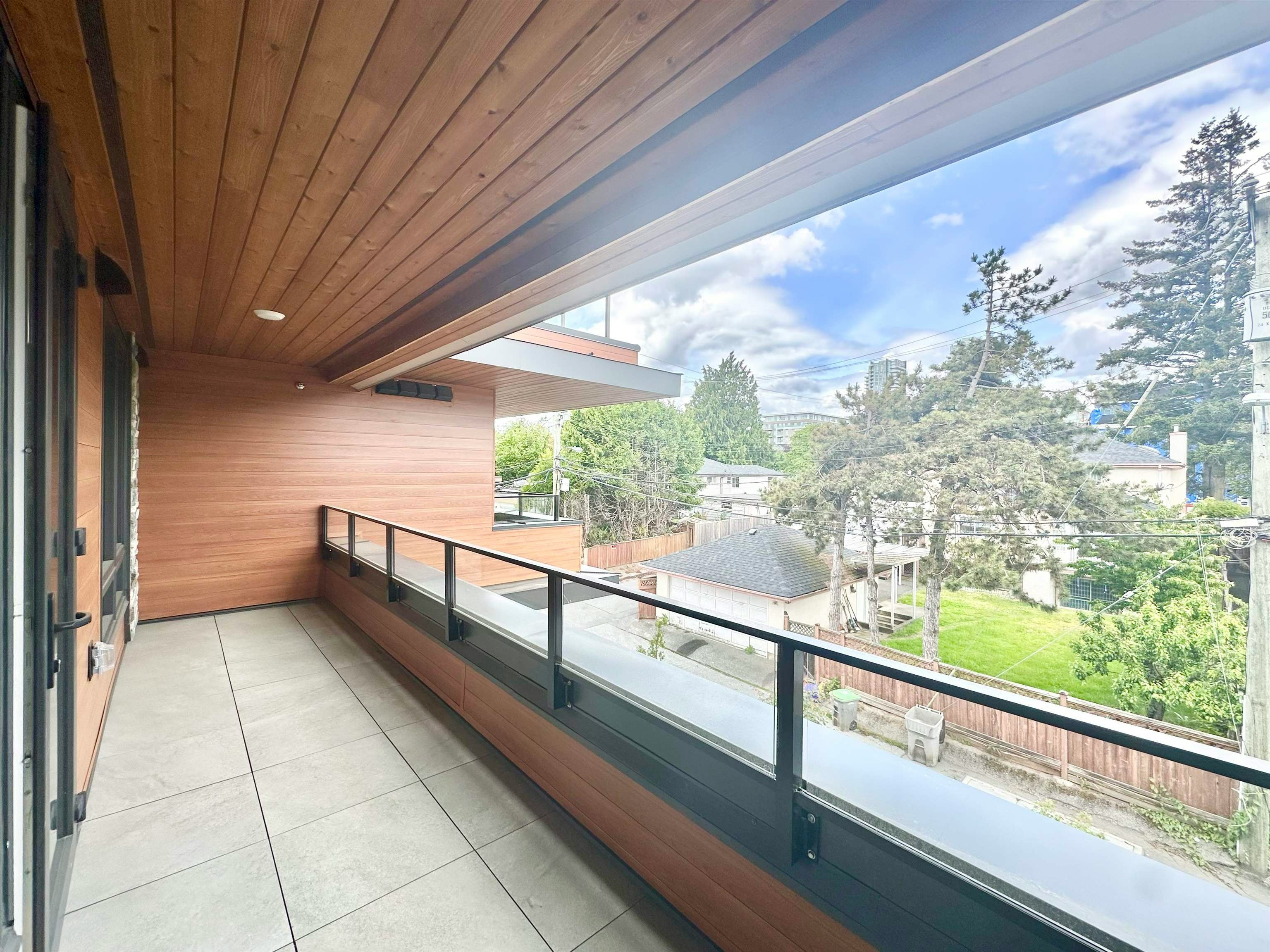 303-485 63rd Ave, Vancouver, BC, V5X 3J3 - 2