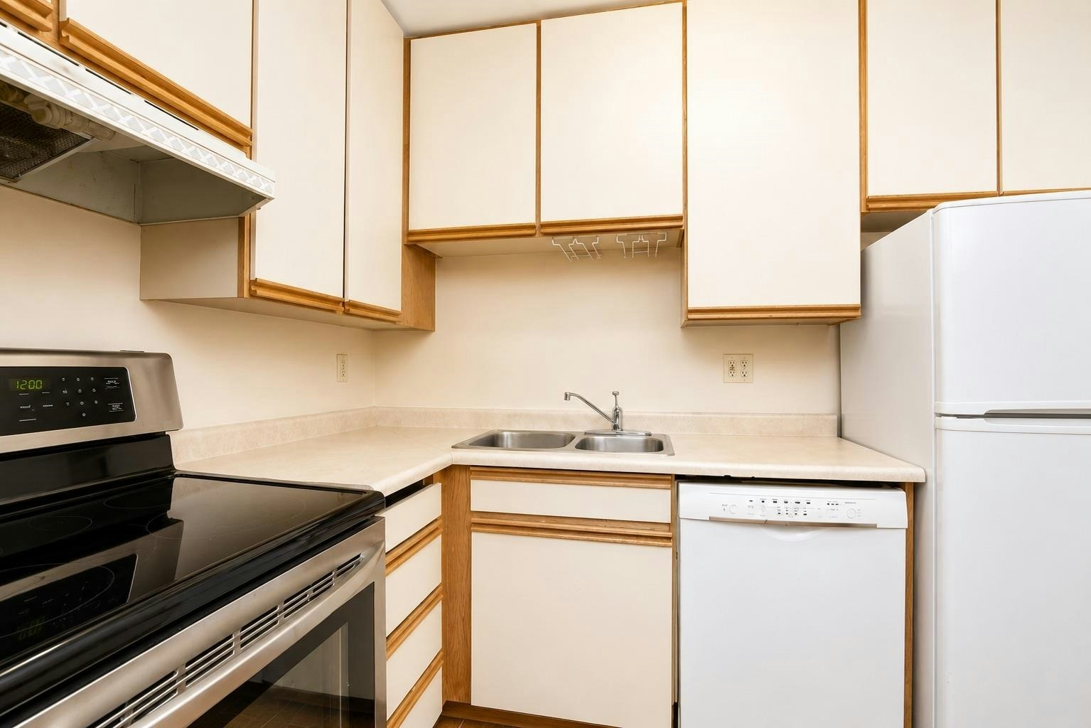 203-1775 W 10th Avenue, Vancouver, BC, V6J 2A4 - 6