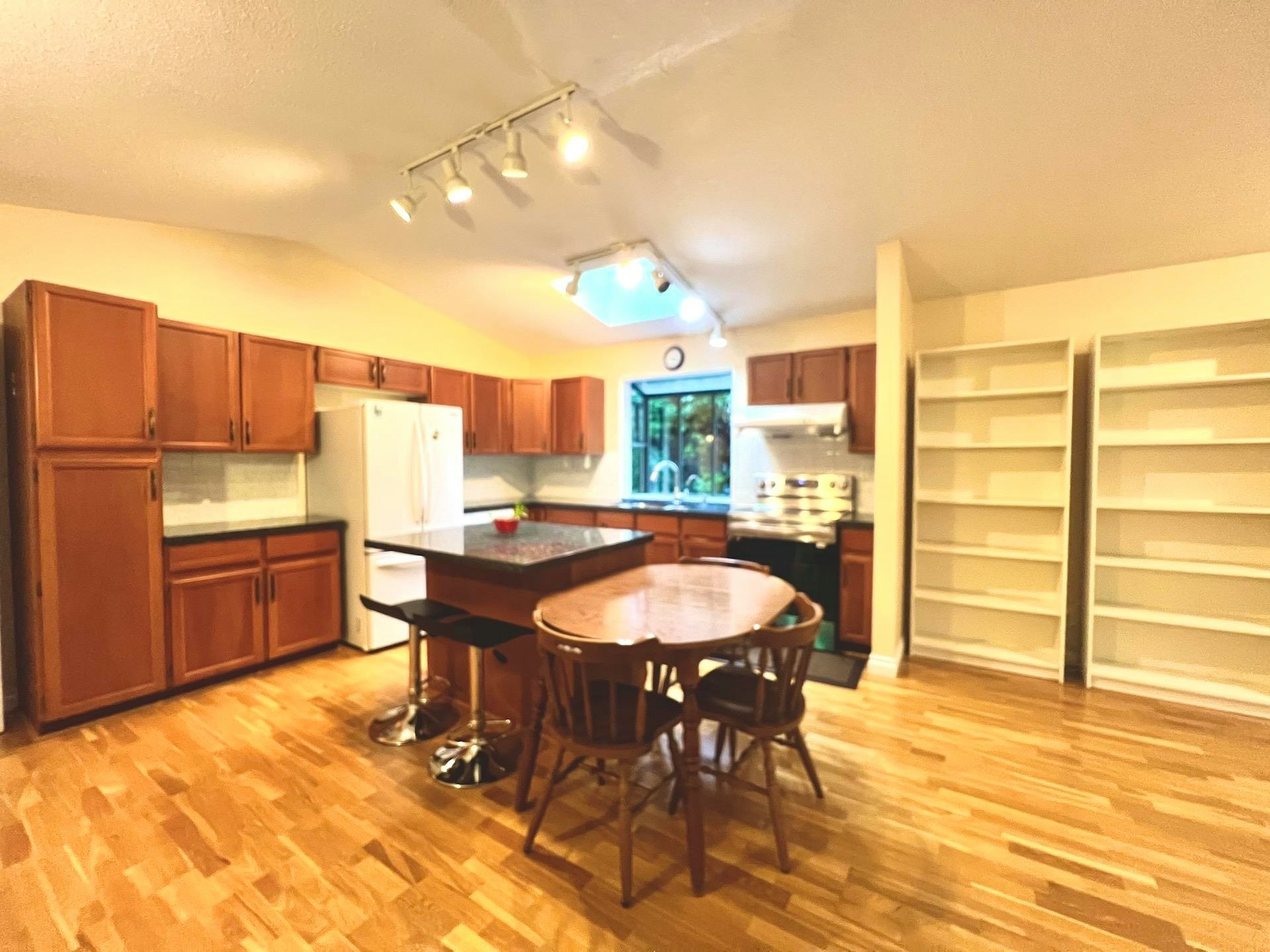 1909 E Southmere Crescent, Surrey, BC, V4A 6Z1 - 5