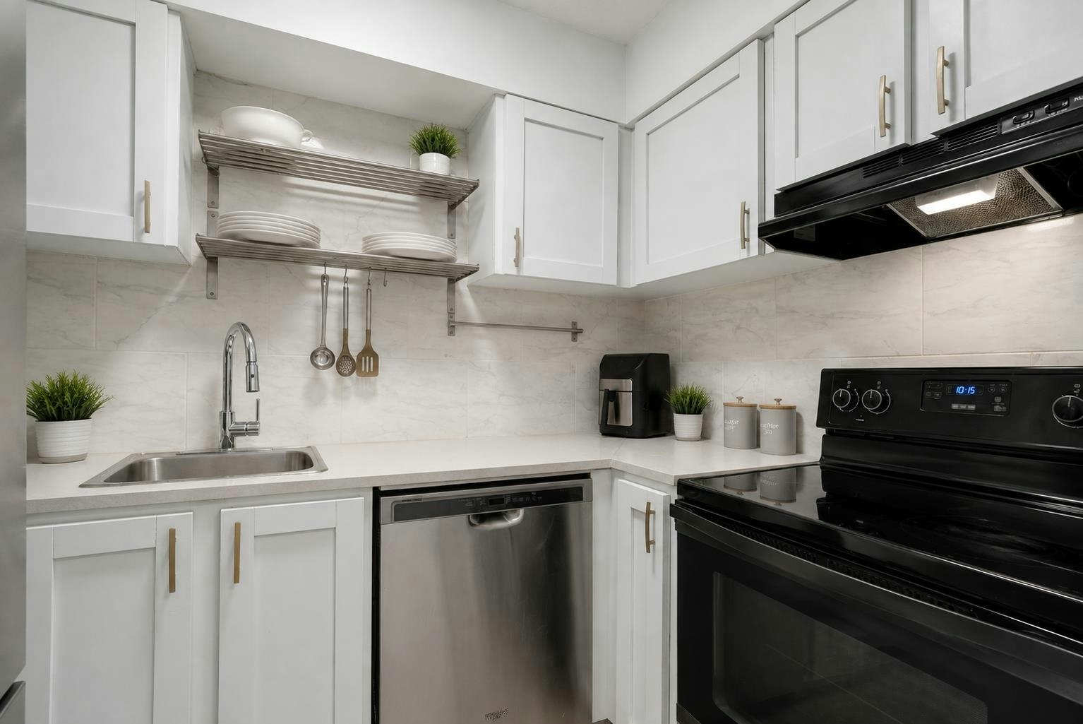 201-10560 154 Street, Surrey, BC, V3R 8A3 - 10