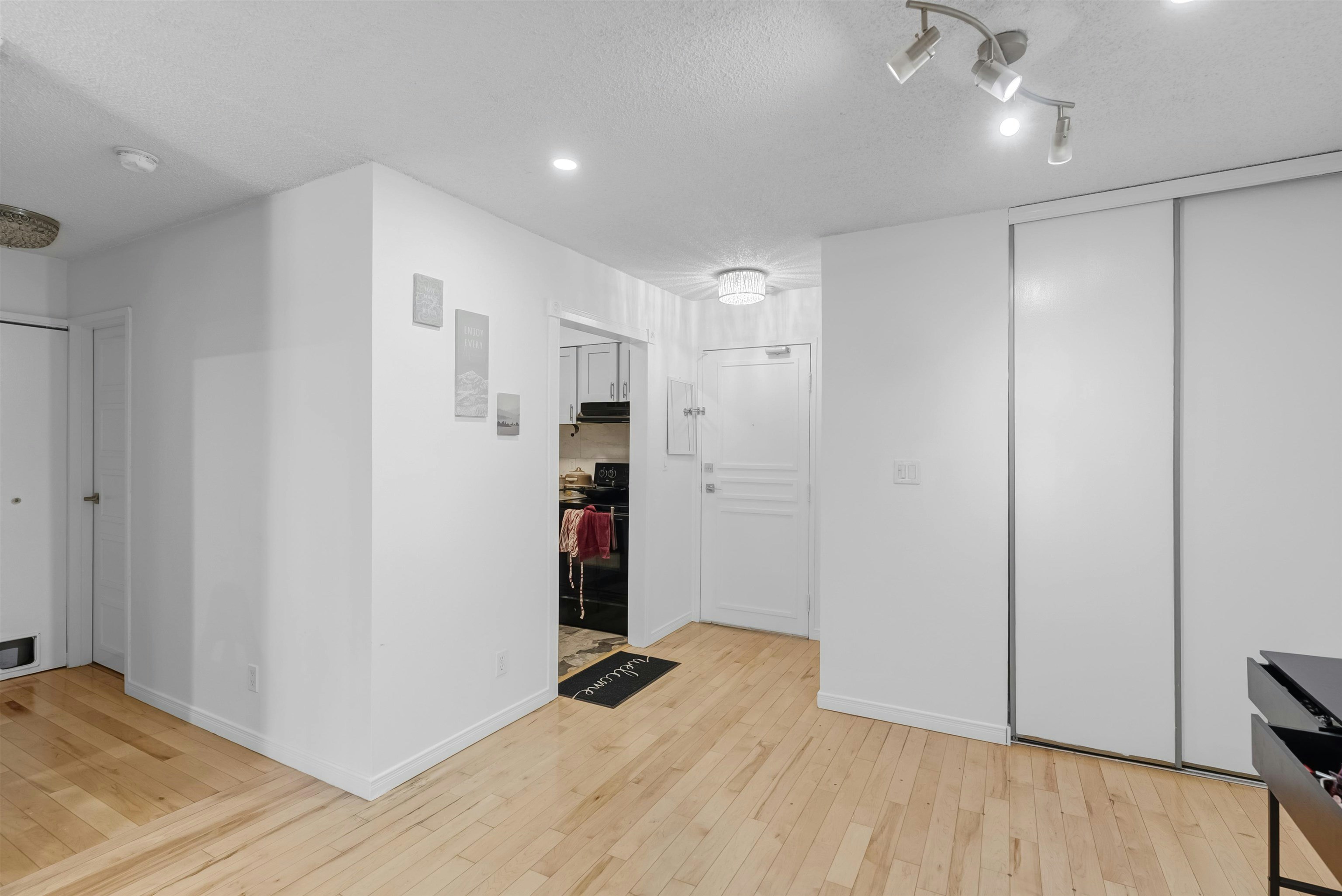 201-10560 154 Street, Surrey, BC, V3R 8A3 - 8