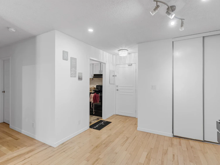 201-10560 154 Street, Surrey, BC, V3R 8A3 - 8