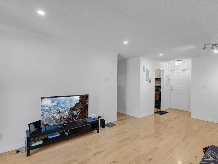 201-10560 154 Street, Surrey, BC, V3R 8A3 - 6