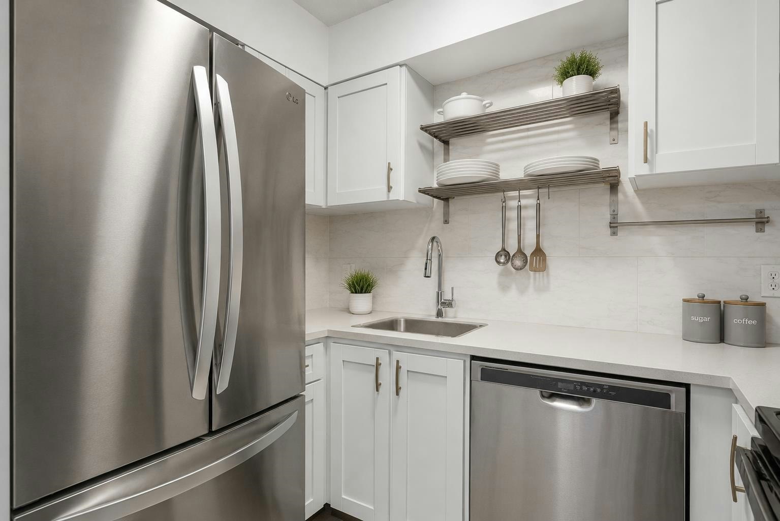 201-10560 154 Street, Surrey, BC, V3R 8A3 - 11
