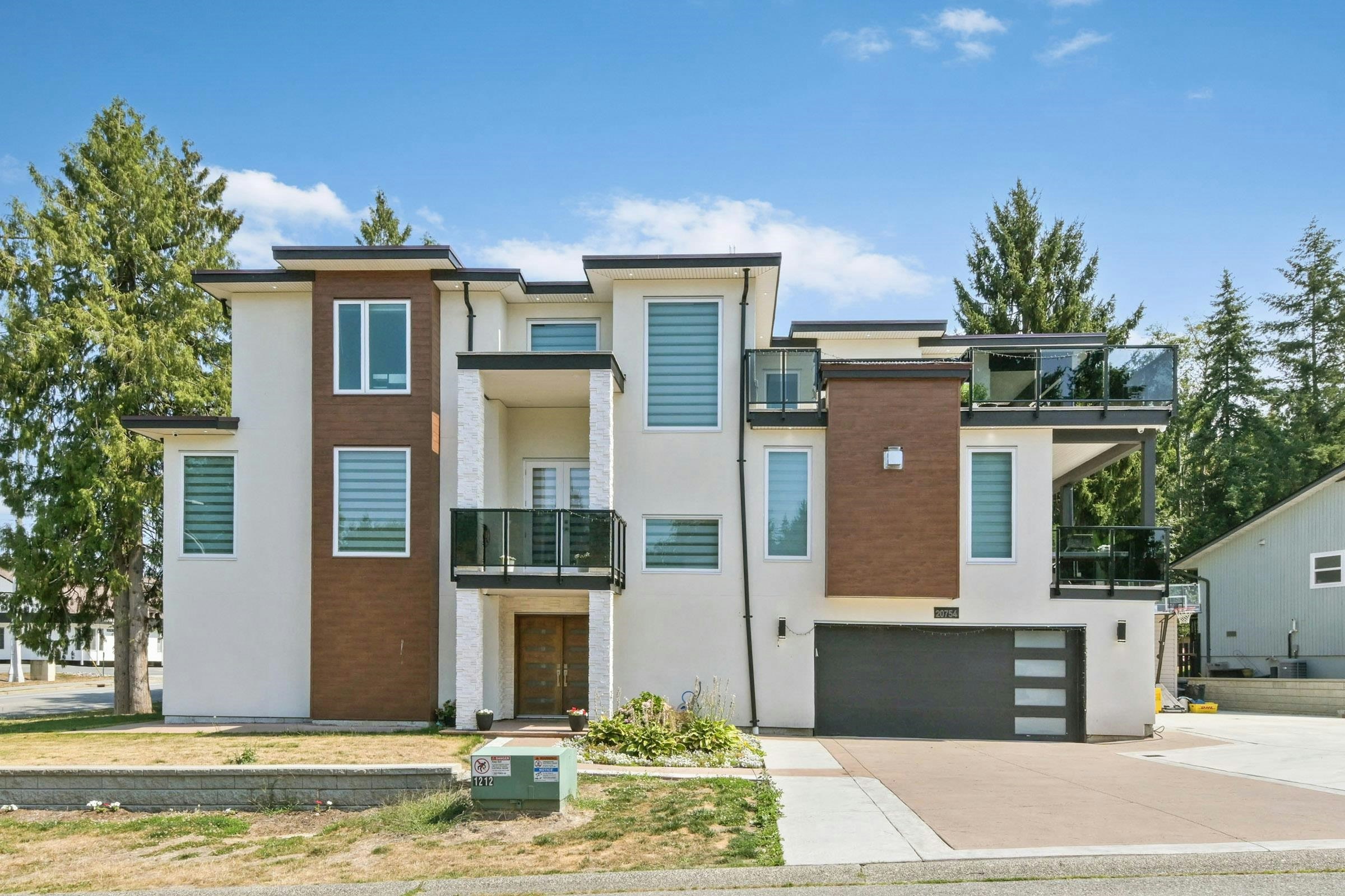 20754 48 Avenue, Langley, BC, V3A 3L8