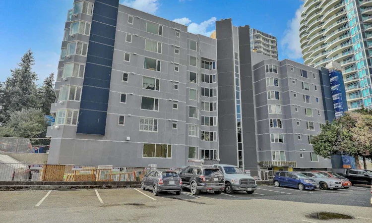 309-15111 Russell Avenue