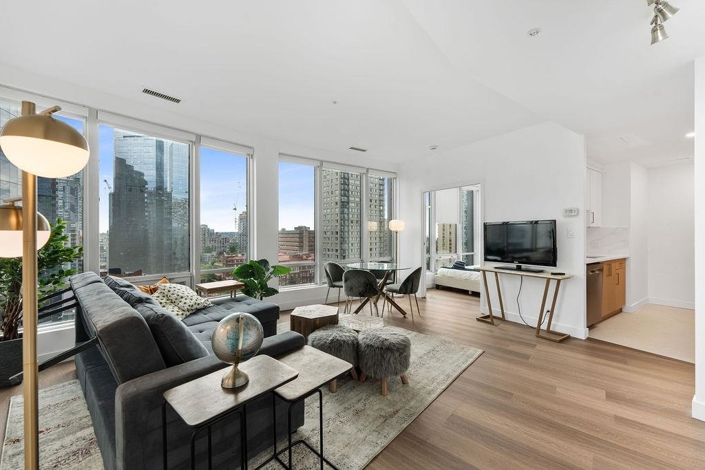 1204-989 Nelson Street, Vancouver, BC, V6Z 2S1 - 3