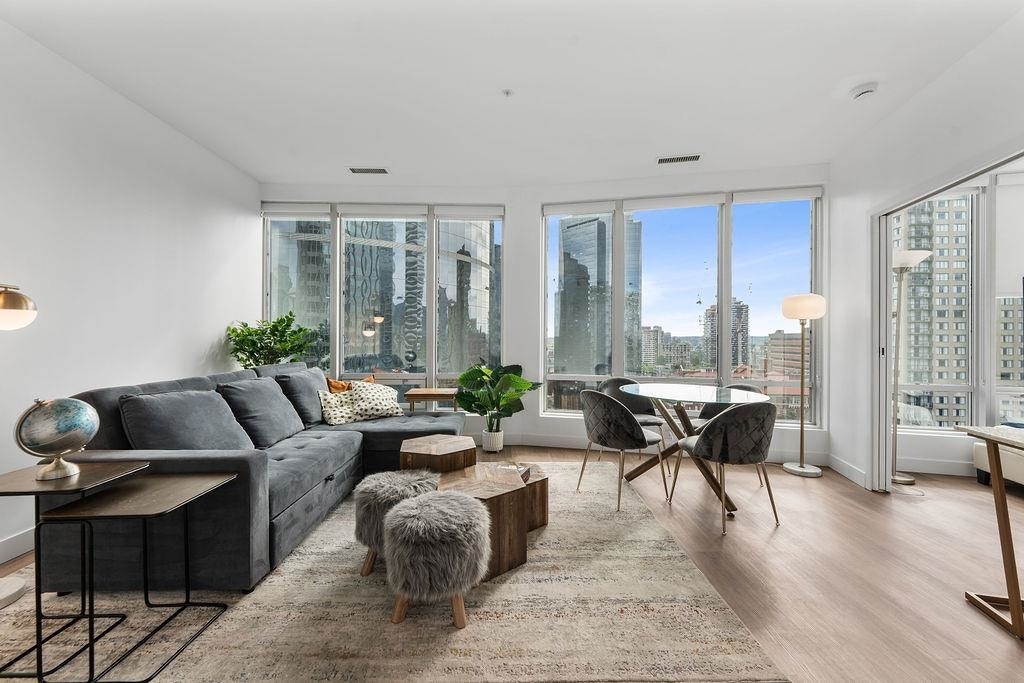 1204-989 Nelson Street, Vancouver, BC, V6Z 2S1 - 2