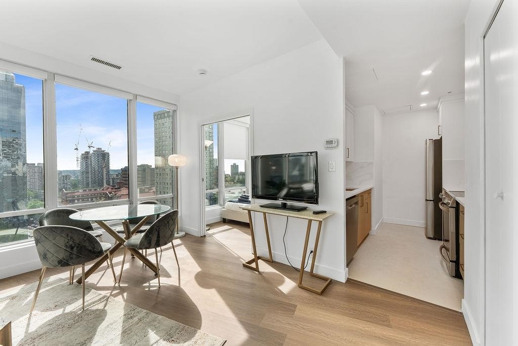 1204-989 Nelson Street, Vancouver, BC, V6Z 2S1 - 12