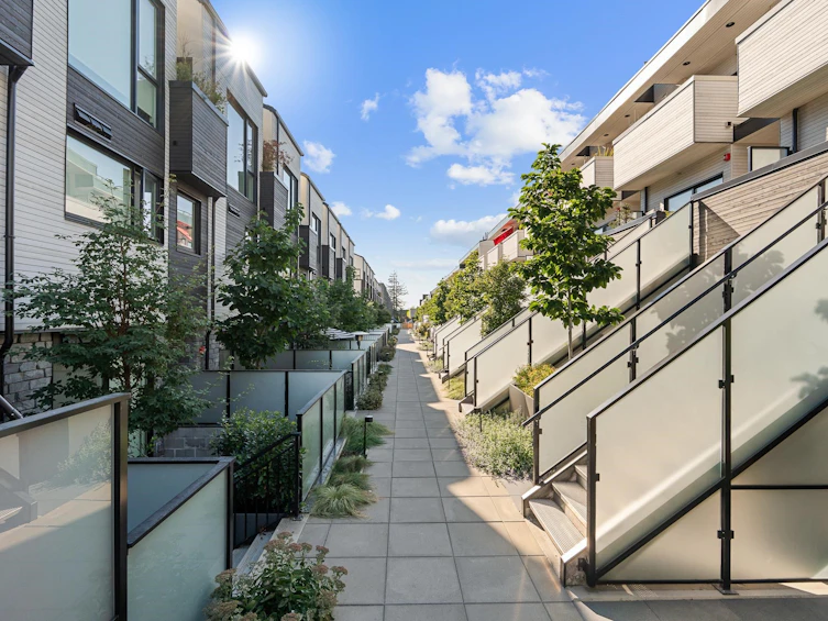 203-650 E 2nd Street, North Vancouver, BC, V7L 1E3 - 18