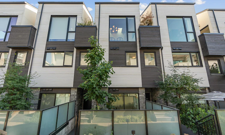 203-650 E 2nd Street