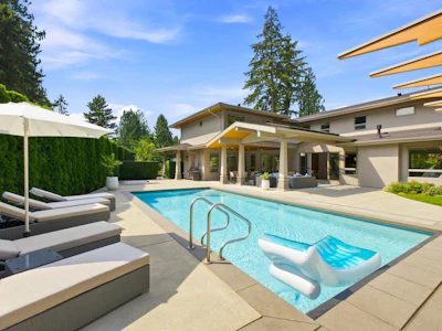 376 St. James Crescent - 2