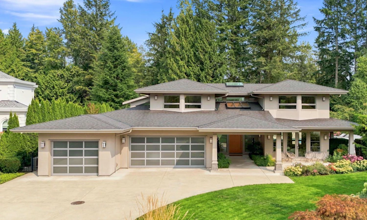 376 St. James Crescent
