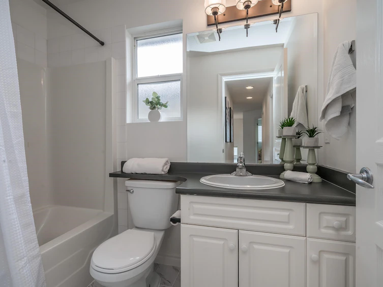24128 Hill Avenue, Maple Ridge, BC, V2W 2C9 - 24