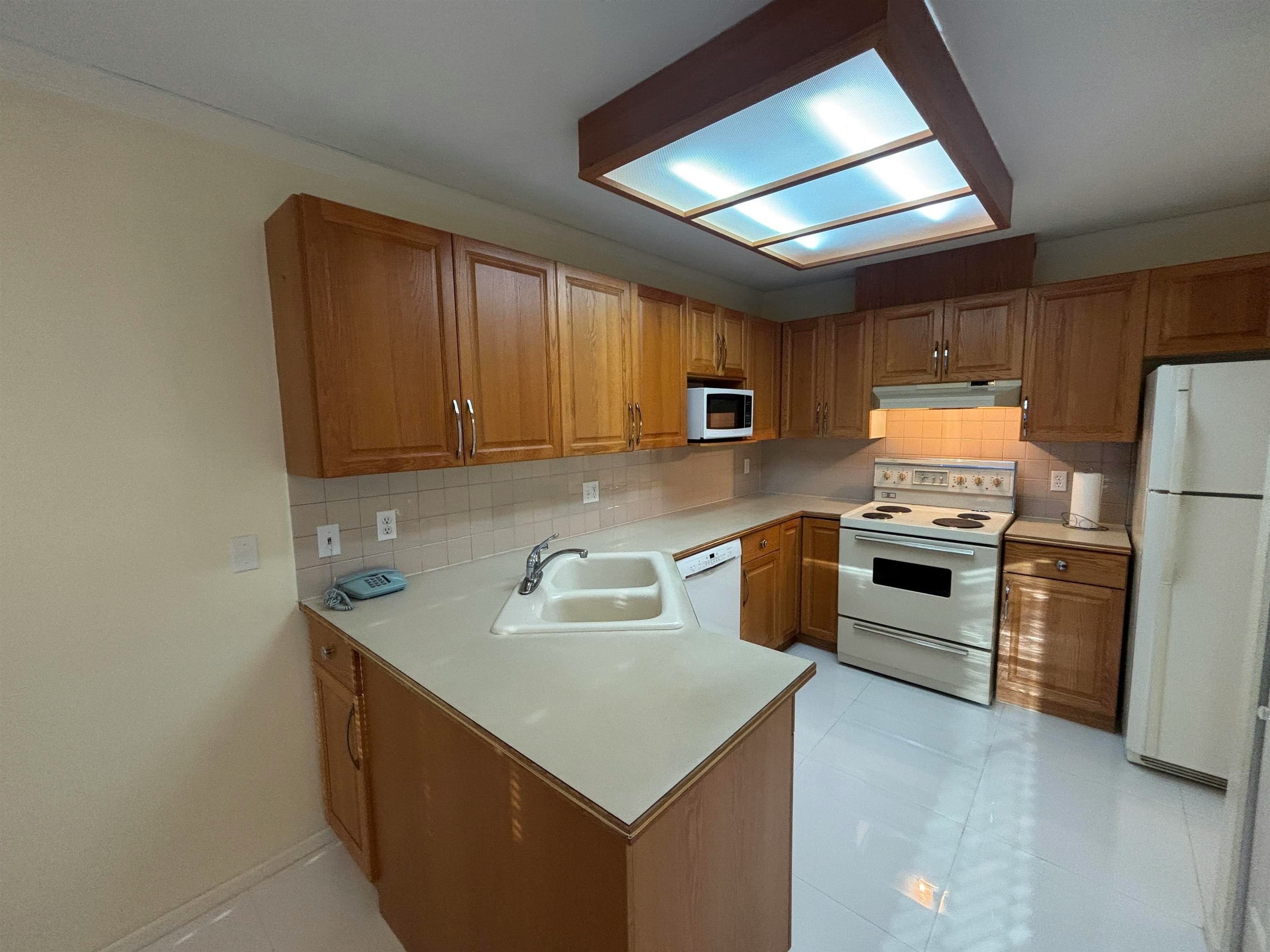 311-13910 101 Avenue, Surrey, BC, V3T 1L6 - 9