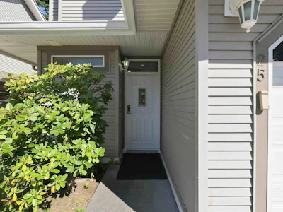 25-8289 121a Street - 3