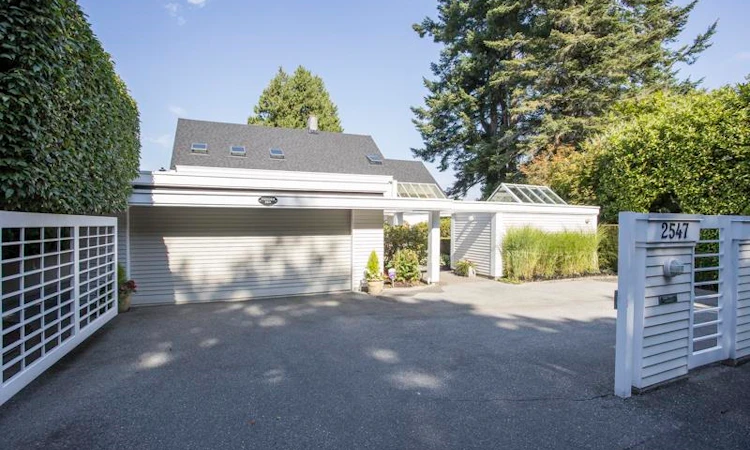 2547 Crescent Drive