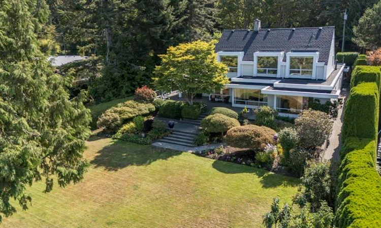 2547 Crescent Drive