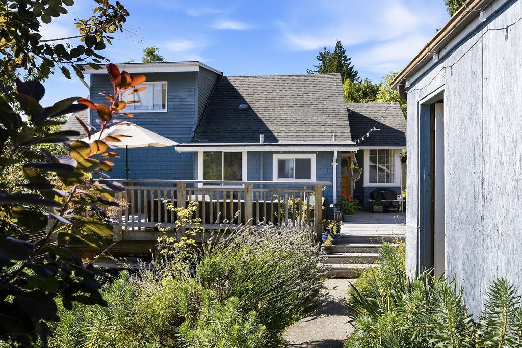 633 Beach Avenue, Gibsons, BC, V0N 1V9