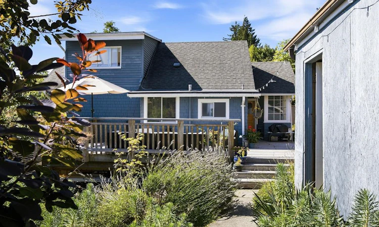 633 Beach Avenue