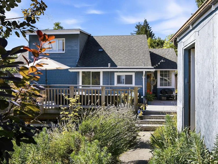 633 Beach Avenue, Gibsons, BC, V0N 1V9
