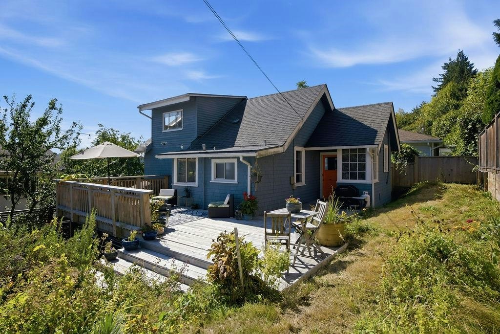 633 Beach Avenue, Gibsons, BC, V0N 1V9 - 2