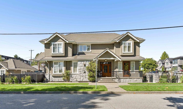 255 Carleton Avenue