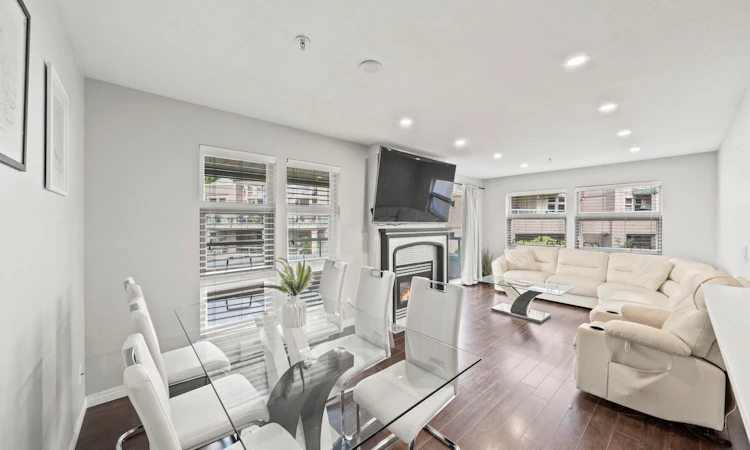 506-301 Maude Road
