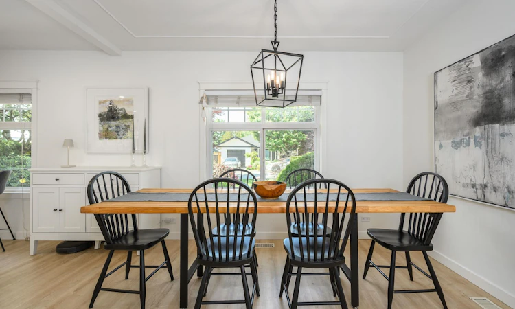 3248 Beverley Crescent
