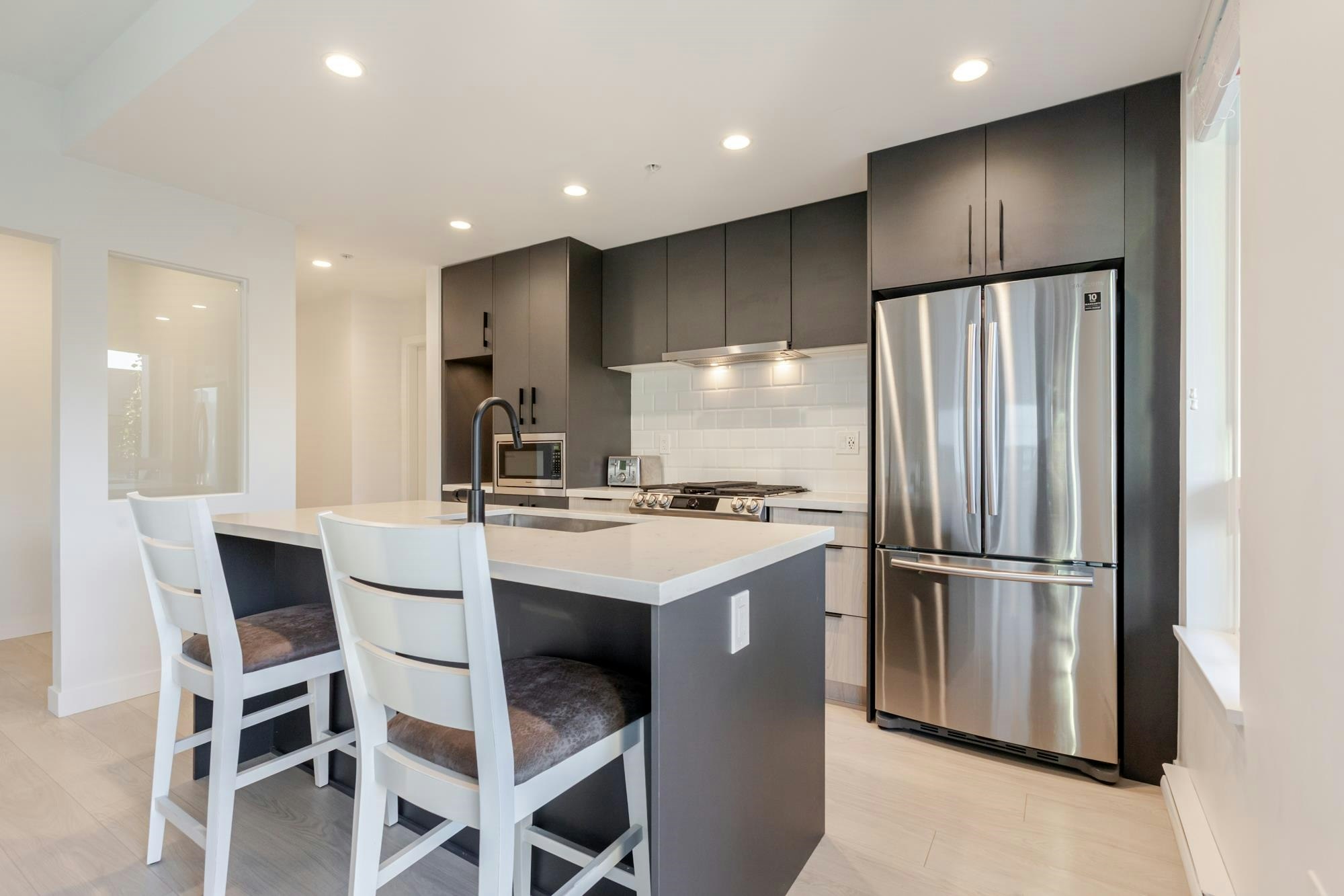 306-3018 St. George Street - 5