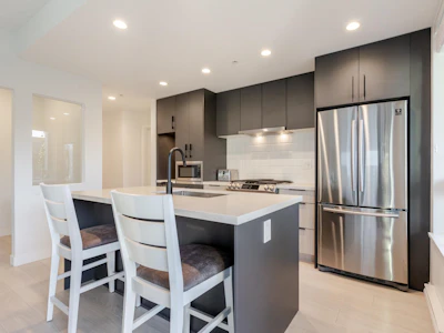 306-3018 St. George Street - 5