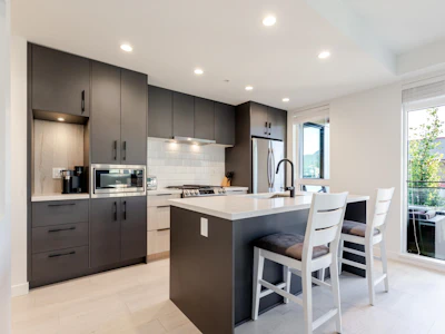 306-3018 St. George Street - 4
