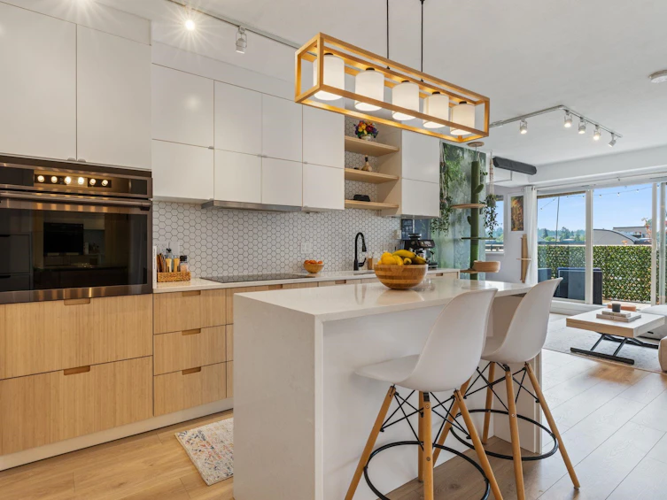 PH10-702 E King Edward Avenue, Vancouver, BC, V5V 0A9