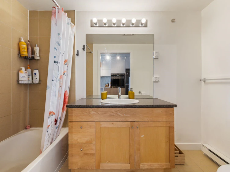 PH10-702 E King Edward Avenue, Vancouver, BC, V5V 0A9 - 21