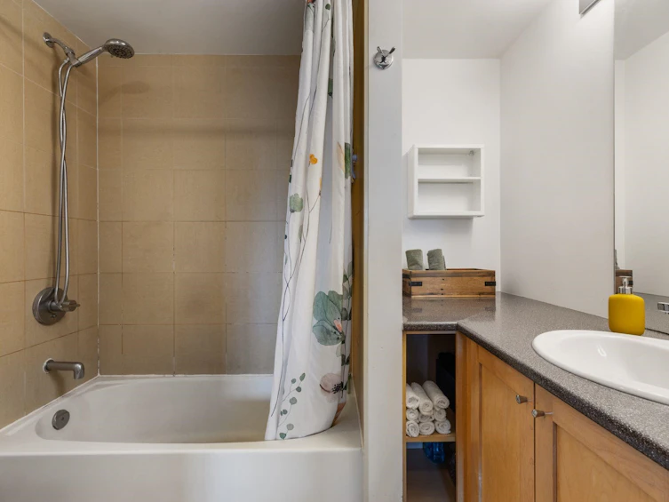 PH10-702 E King Edward Avenue, Vancouver, BC, V5V 0A9 - 17