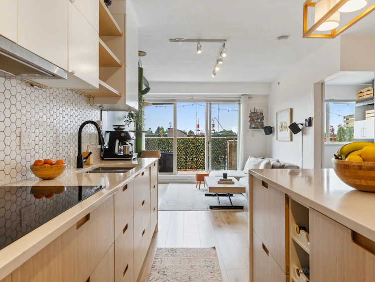 PH10-702 E King Edward Avenue, Vancouver, BC, V5V 0A9 - 5